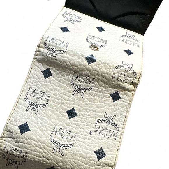 ✨ MCM Visetos Logo Trifold Wallet – Classic Cognac Print with Black Interior ✨ - Picture 3 of 5